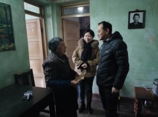 市农技中心到社区走访慰问困难群众